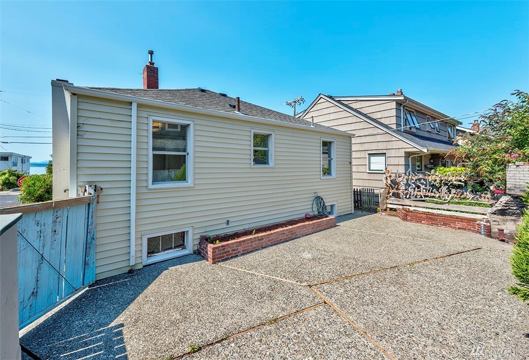 Property Photo:  3864 Beach Dr SW  WA 98116 