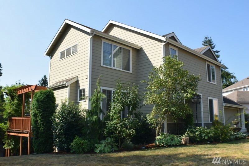 Property Photo:  665 Newport Ct NE  WA 98056 