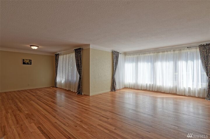 Property Photo: 1415 52nd St SE WA 98203