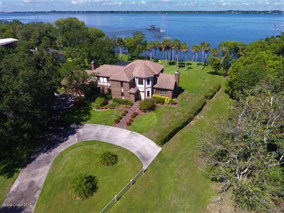 Property Photo: 760 Avocado Drive FL 32953