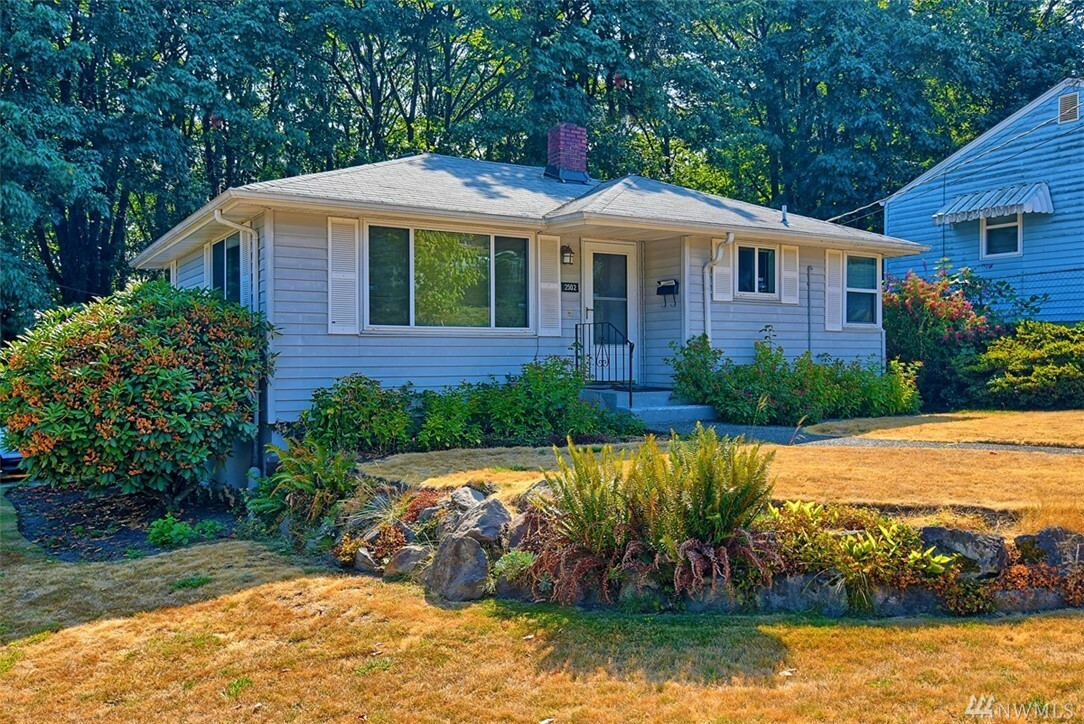 Property Photo:  2502 23rd Ave S  WA 98144 