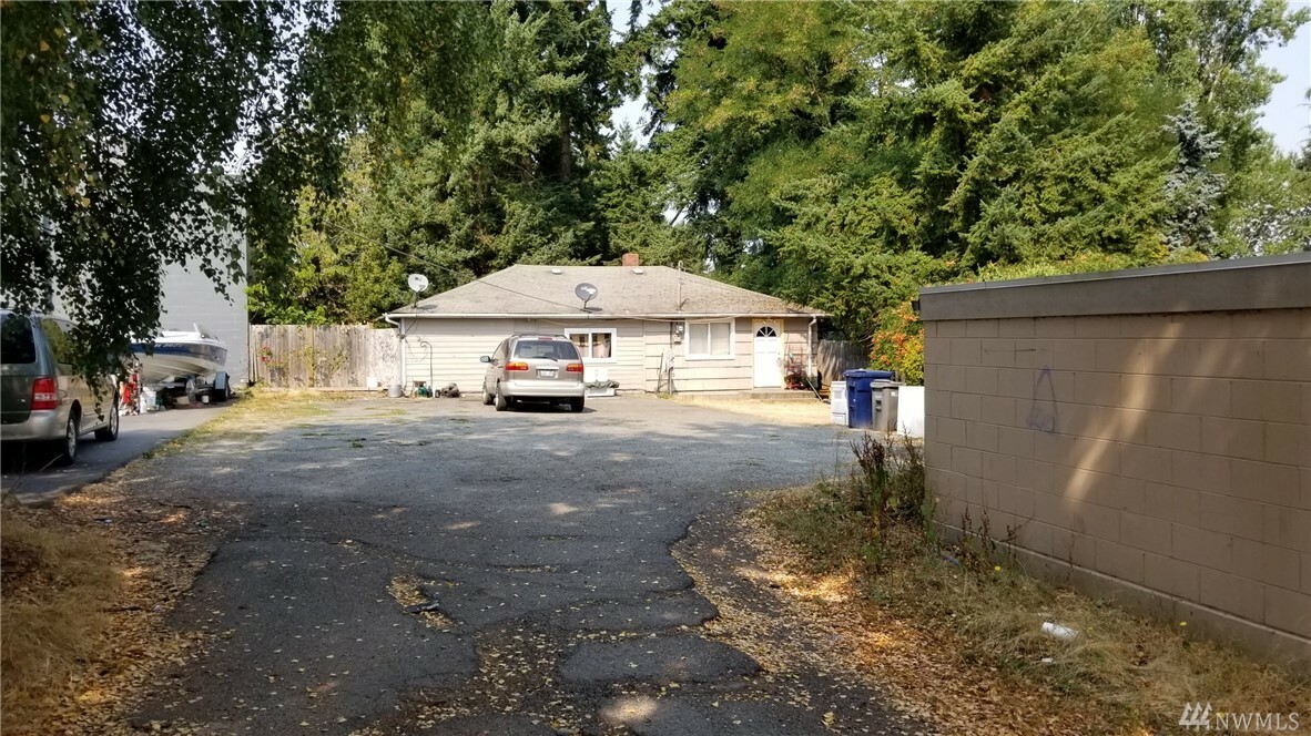 Property Photo:  20114 61st Place W  WA 98036 