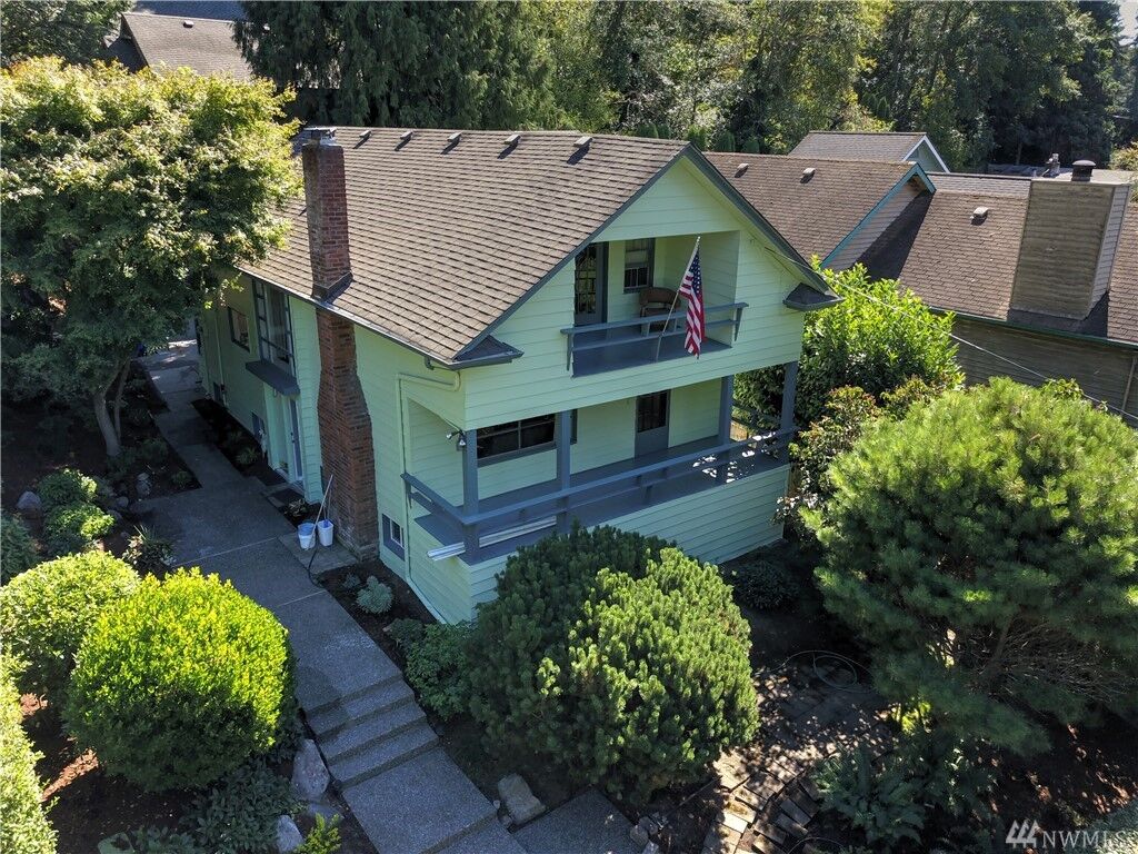 Property Photo:  8924 Ravenna Ave NE  WA 98115 