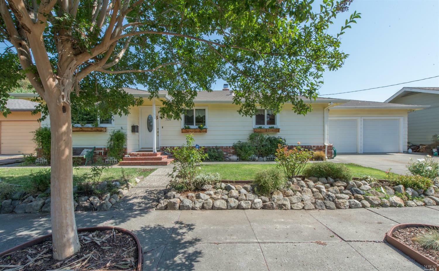 Property Photo:  708 Parkside Drive  CA 95404 