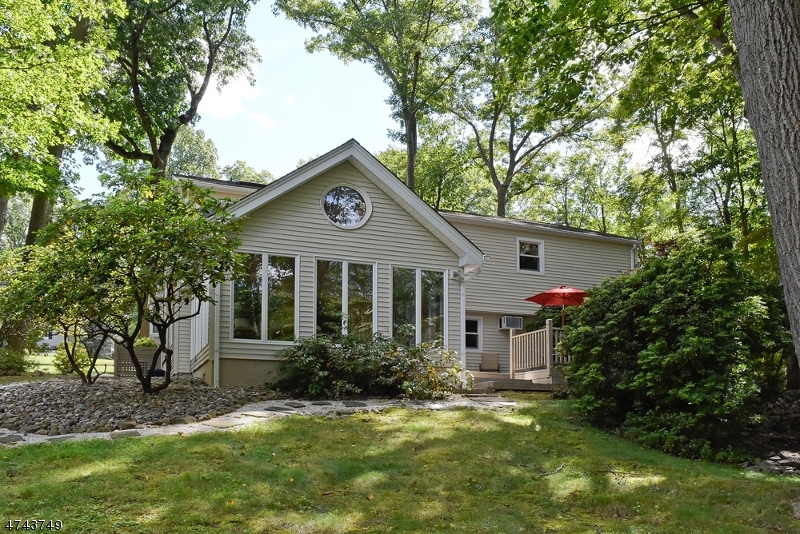 Property Photo:  4 W Crestview Ct  NJ 07950 