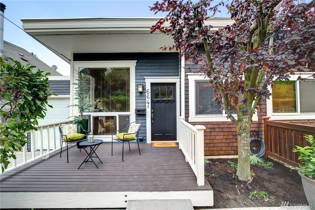 Property Photo:  664 W Emerson St B  WA 98119 