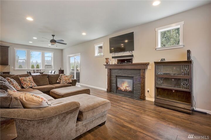 Property Photo:  1850 Challenger St  WA 98248 