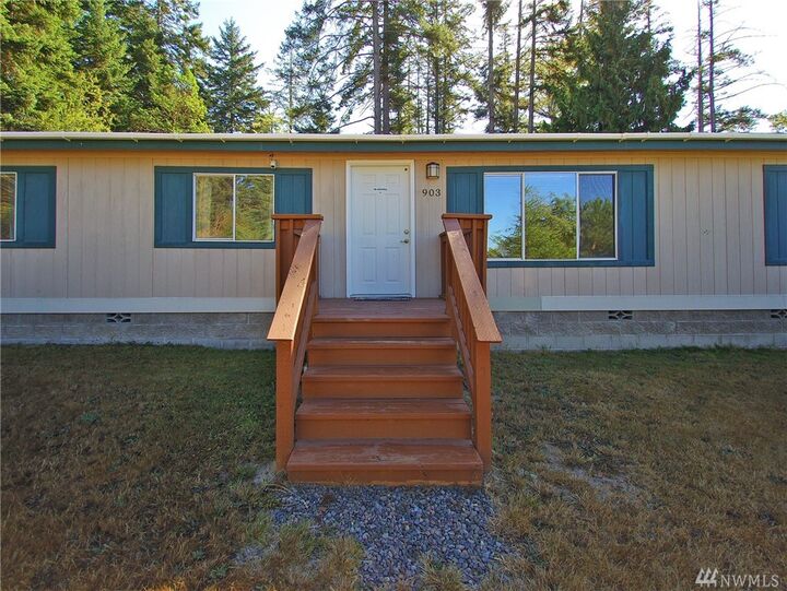 Property Photo: 903 S K St WA 98363