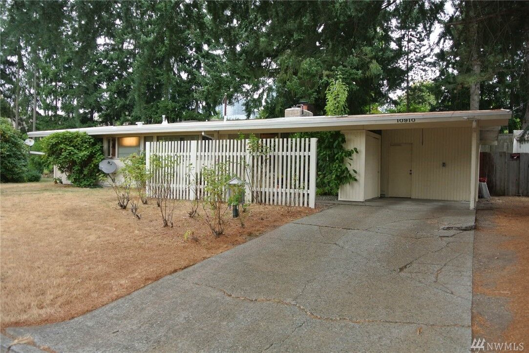 Property Photo:  10910 SE 1st St  WA 98004 