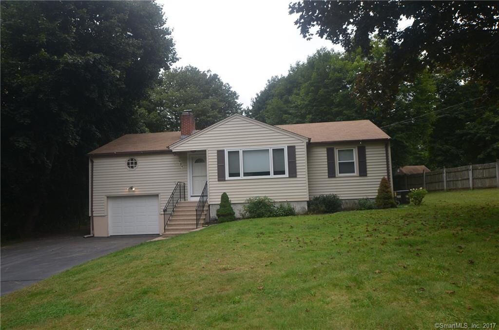 Property Photo:  901 Totoket Road  CT 06472 