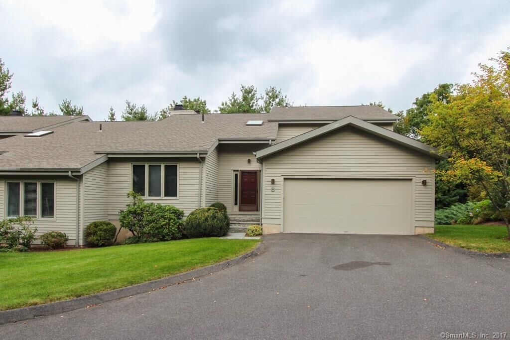Property Photo: 8 Boxwood Circle 8 CT 06001