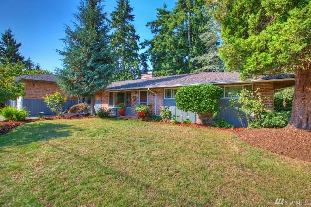 Property Photo:  25843 33rd Ave S  WA 98032 