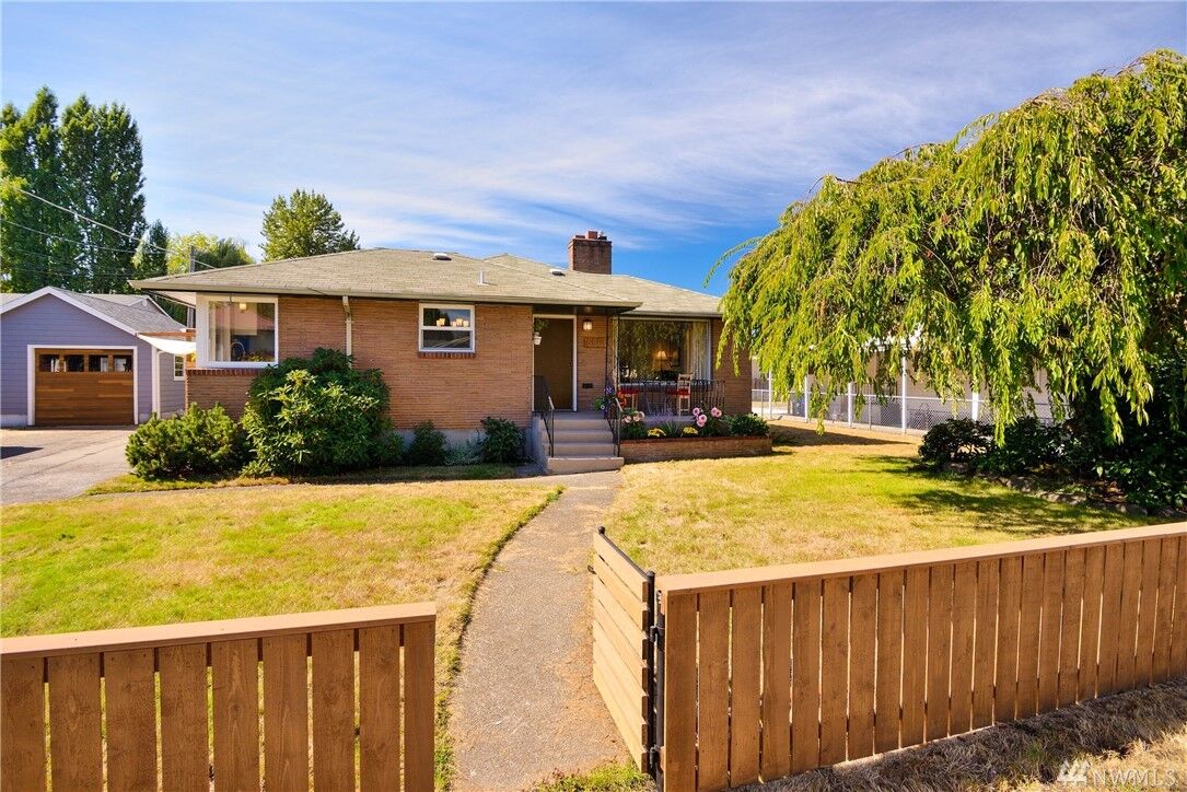 Property Photo: 6801 42nd Avenue S WA 98118