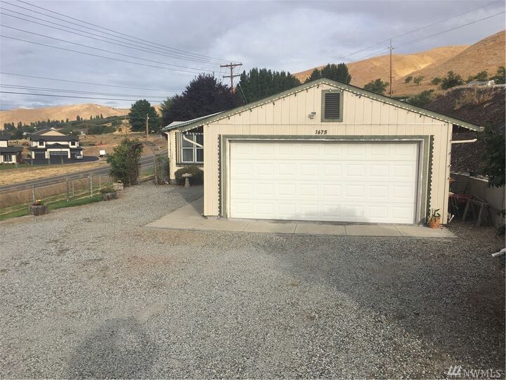 Property Photo: 1675 Sunset Dr WA 98801