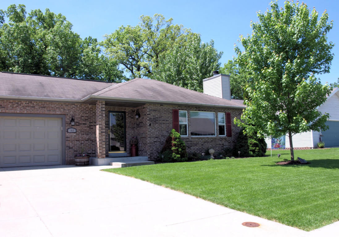Property Photo: 469 Gavin Pkwy WI 53040-9183