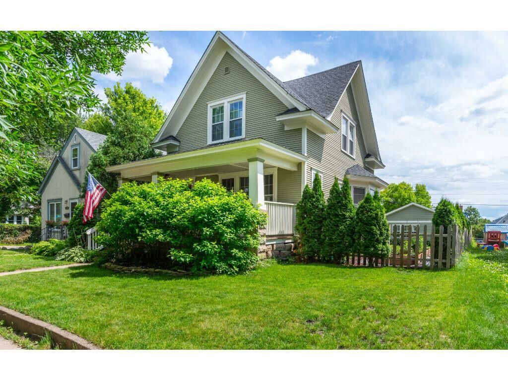 Property Photo:  924 Tuscarora Avenue  MN 55102 