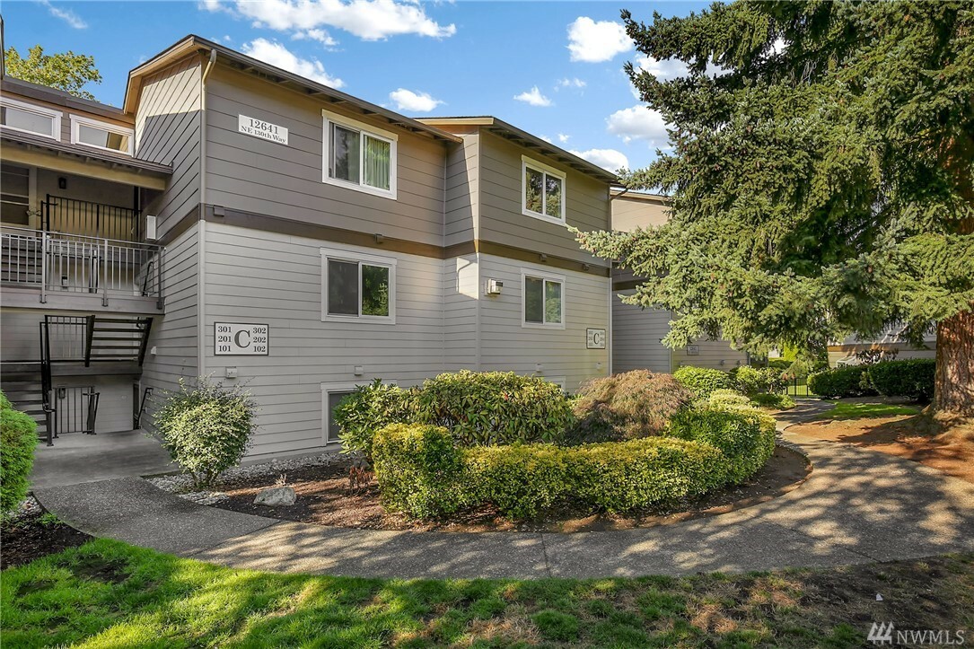 Property Photo:  12641 NE 130th Wy C301  WA 98034 