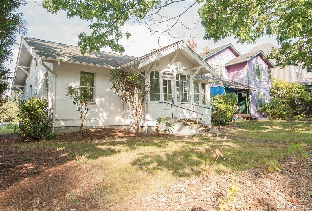 Property Photo:  2533 James St  WA 98225 