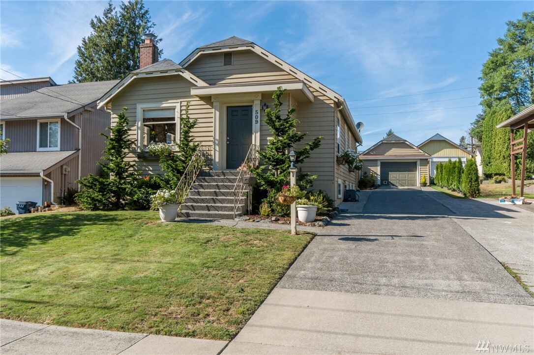 Property Photo: 509 E Front St WA 98264