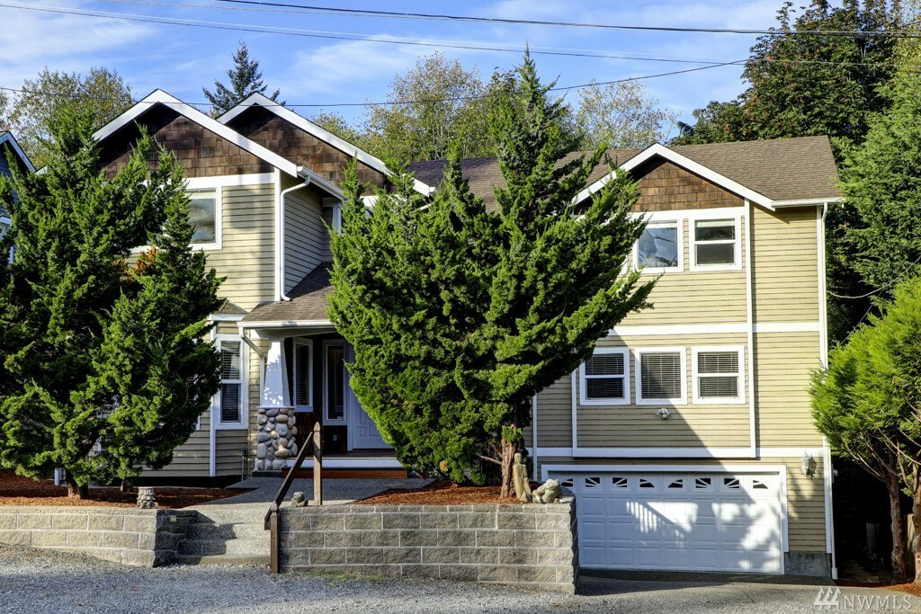 Property Photo: 9611 37th Ave SW WA 98126