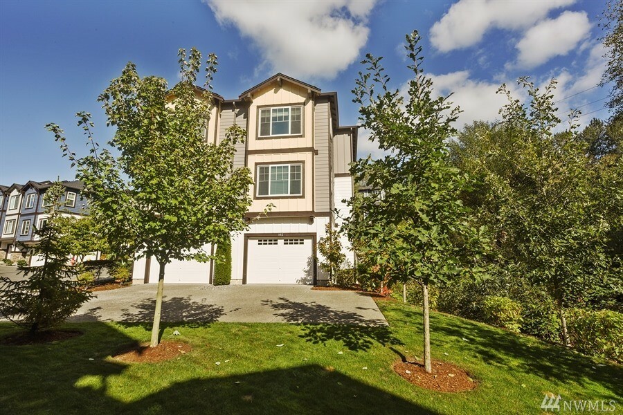 Property Photo:  15671 NE 102nd Wy 102  WA 98052 