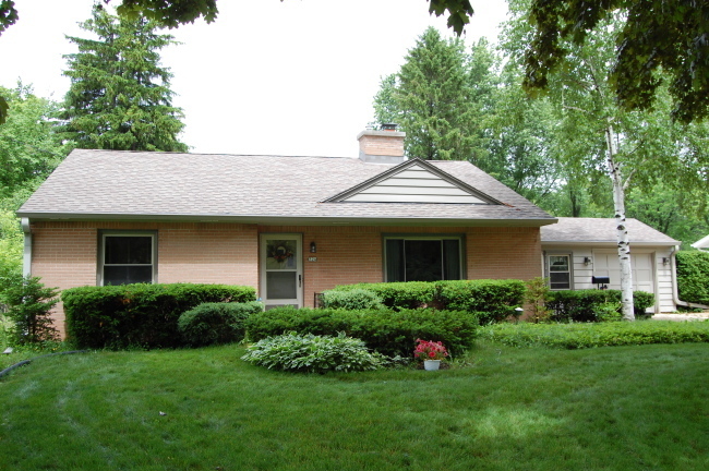 Property Photo:  324 Washington Ct  WI 53092-1704 