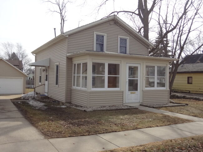 Property Photo:  108 Monroe St  WI 53538 