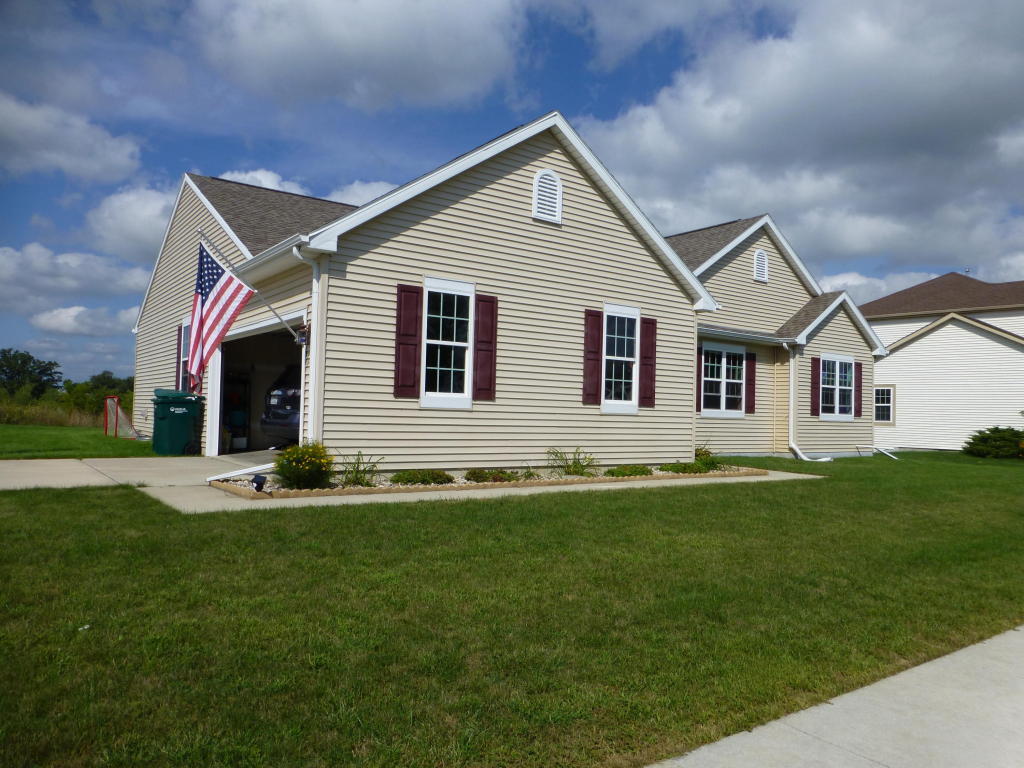 Property Photo: 56 Partridge Blvd WI 53027-2700