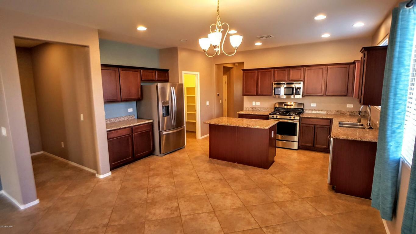 Property Photo:  39049 S Running Roses Lane  AZ 85739 