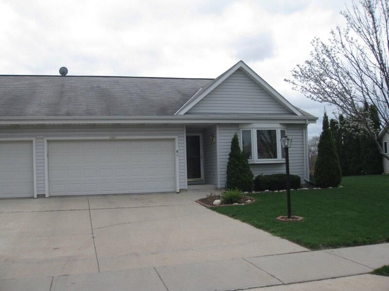 Property Photo: 1421 Vogt Dr WI 53095-4999