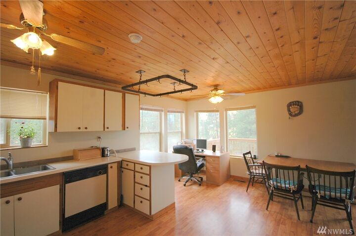 Property Photo:  15 Arabian Rd  WA 98862 