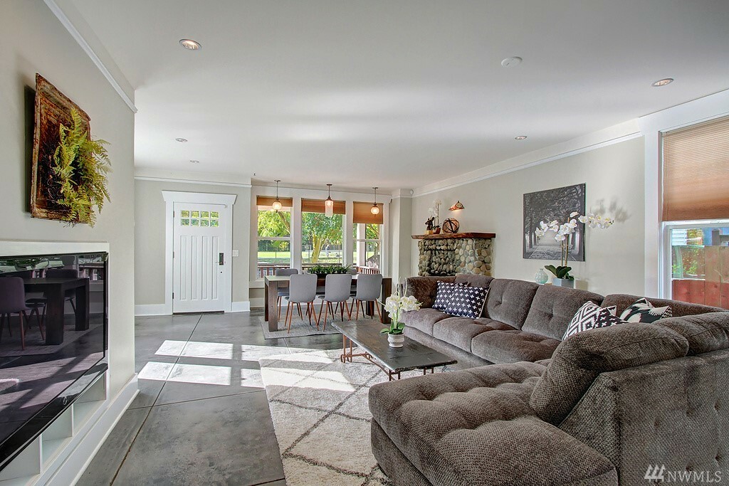 Property Photo: 4022 Linden Ave N WA 98103