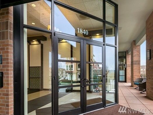 Property Photo:  1840 25th Ave NE S-202  WA 98029 