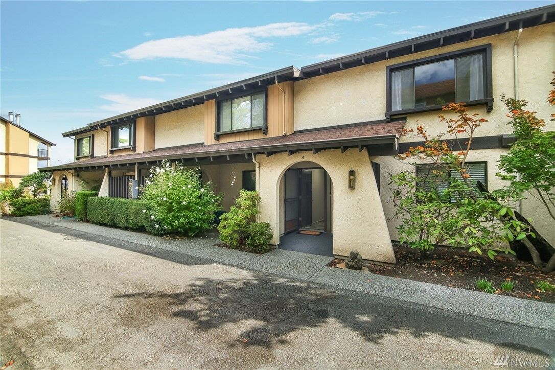 Property Photo:  1723 NE 179th St D-4  WA 98155 