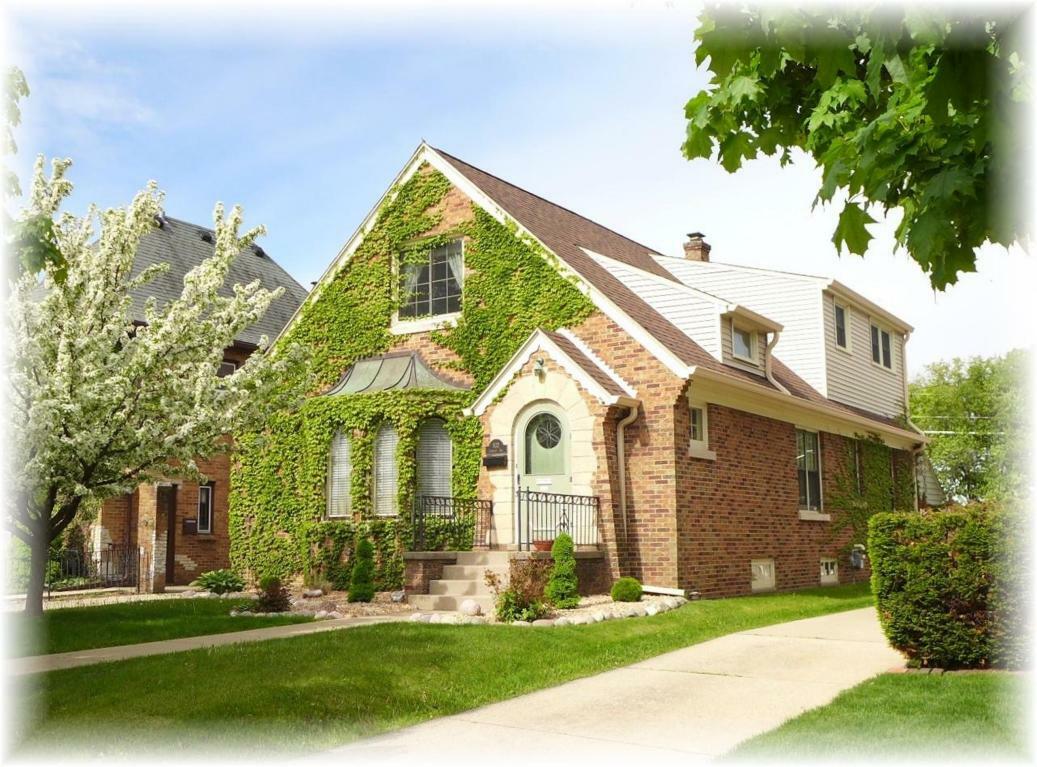 Property Photo: 832 Lathrop Ave WI 53405-2338