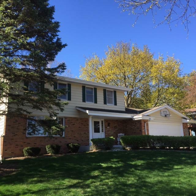 Property Photo: 1225 Chapel Hill Pl WI 53095