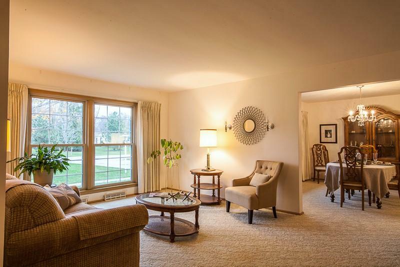Property Photo: 1925 Fairhaven Blvd WI 53122-1429