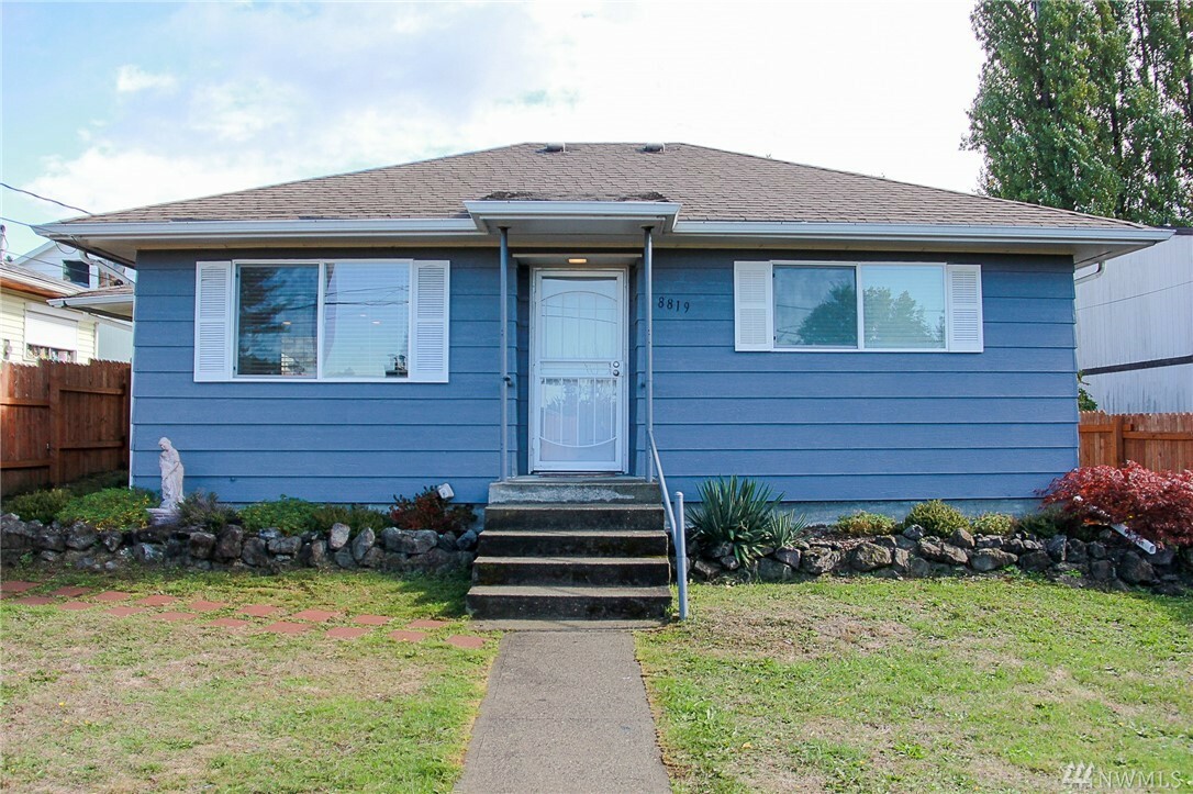 Property Photo:  8819 Yakima Ave  WA 98444 