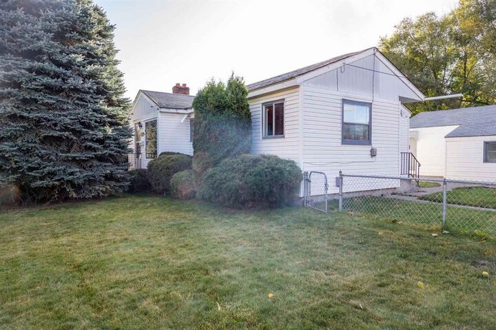5229 N Washington St  Spokane WA 99205 photo