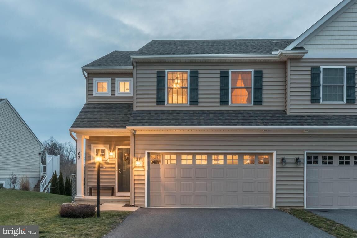 Property Photo:  102 Creekview Drive  PA 17562 
