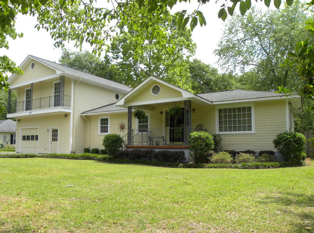 Property Photo: 205 N Hampton Street SC 29483