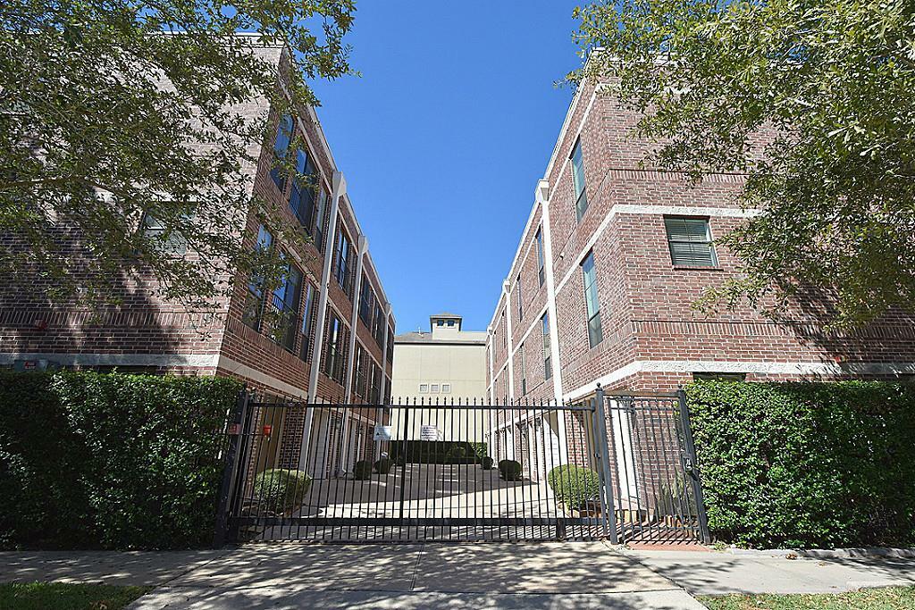 Property Photo:  118 McGowen Street A  TX 77006 