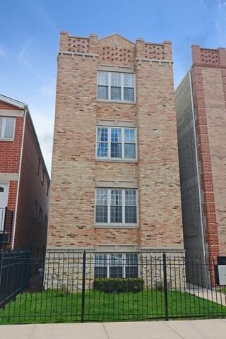 Property Photo: 745 Claremont Avenue 4 IL 60612