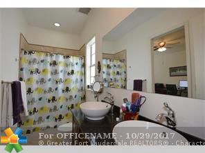 Property Photo: 1380 NE 24th St 1380 FL 33305