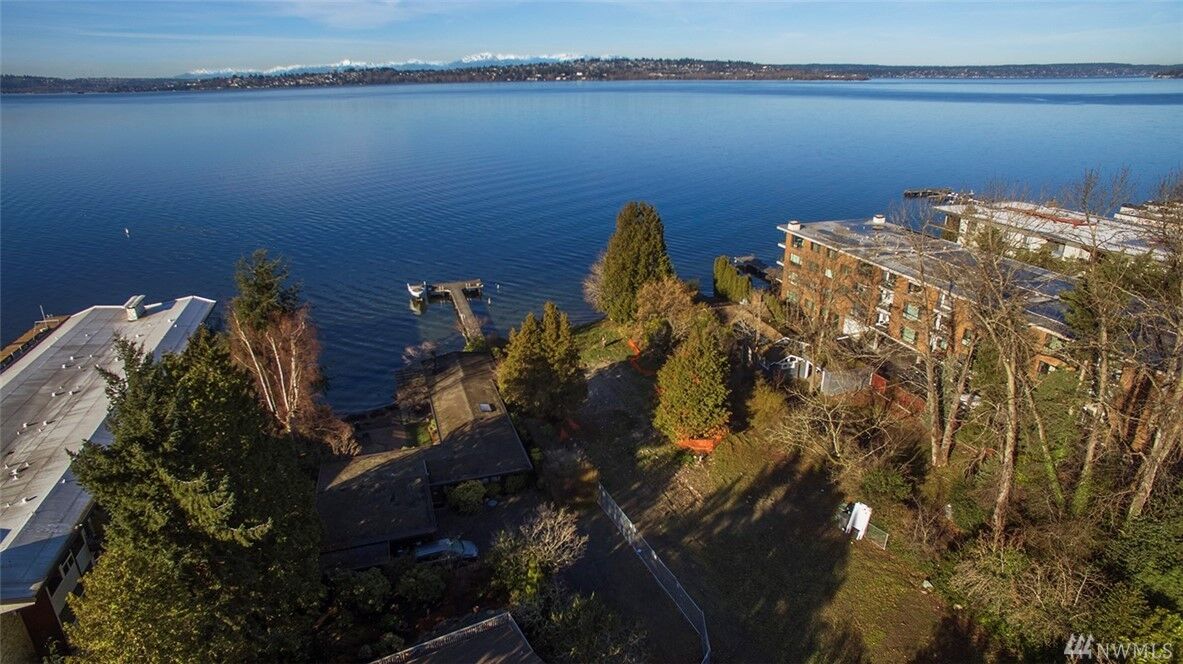 Property Photo:  6207 Lake Washington Blvd NE  WA 98033 