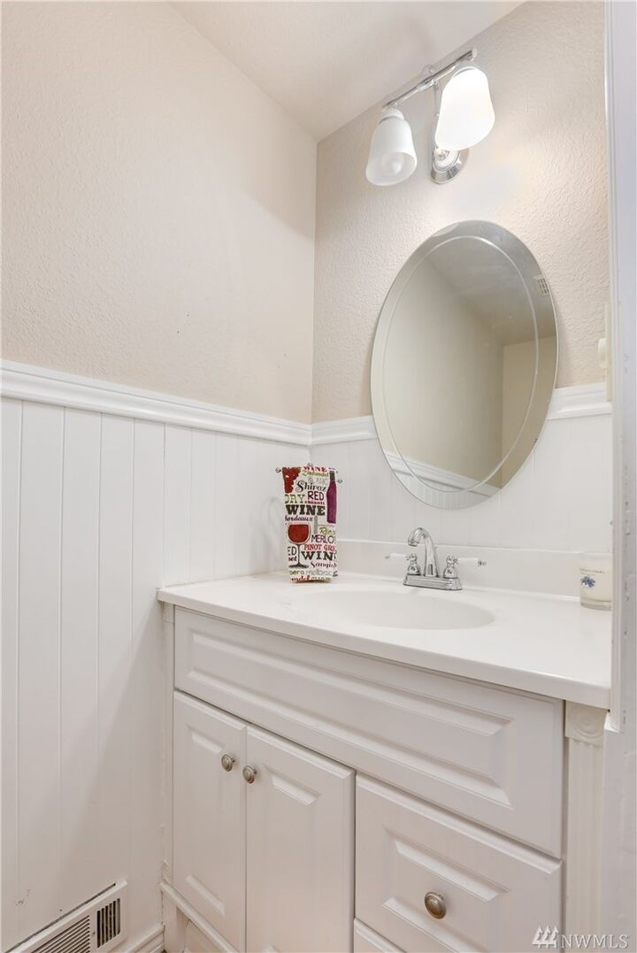 Property Photo: 7740 196th St SW 12 WA 98026