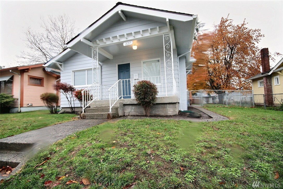 Property Photo:  227 S 47th St  WA 98408 