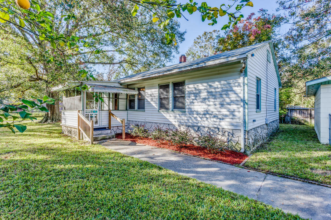 Property Photo:  994 Odessa Drive E  FL 32254 