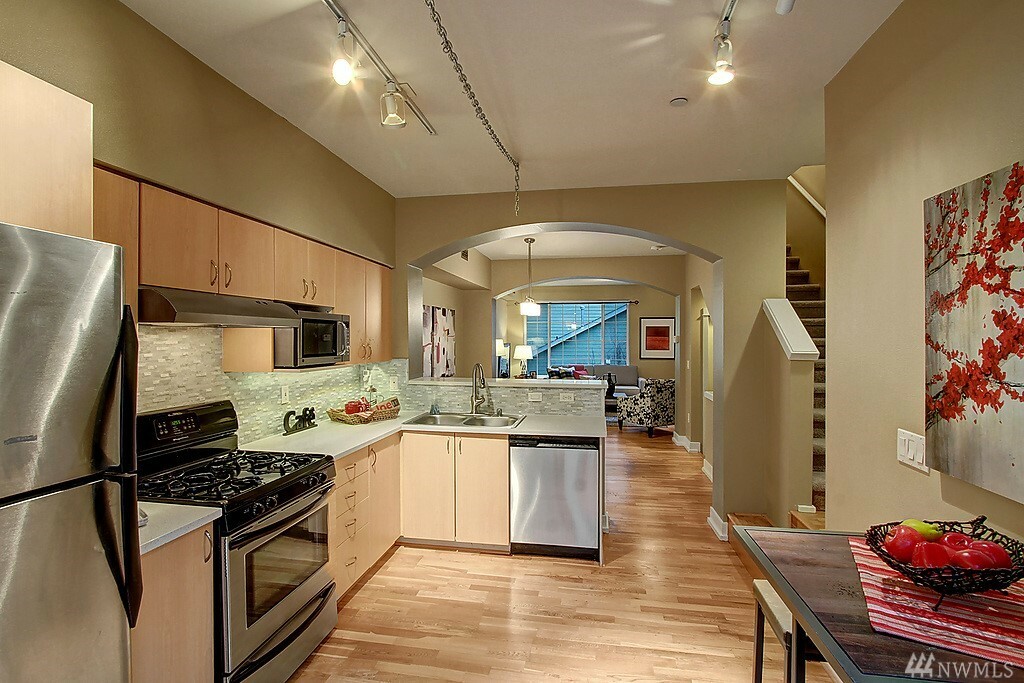 Property Photo: 18268 NE 97th Wy 102 WA 98052