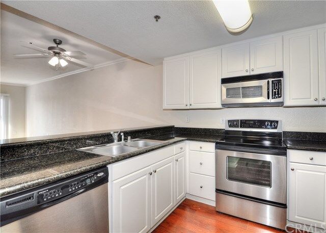 Property Photo:  838 Pine Avenue 409  CA 90813 